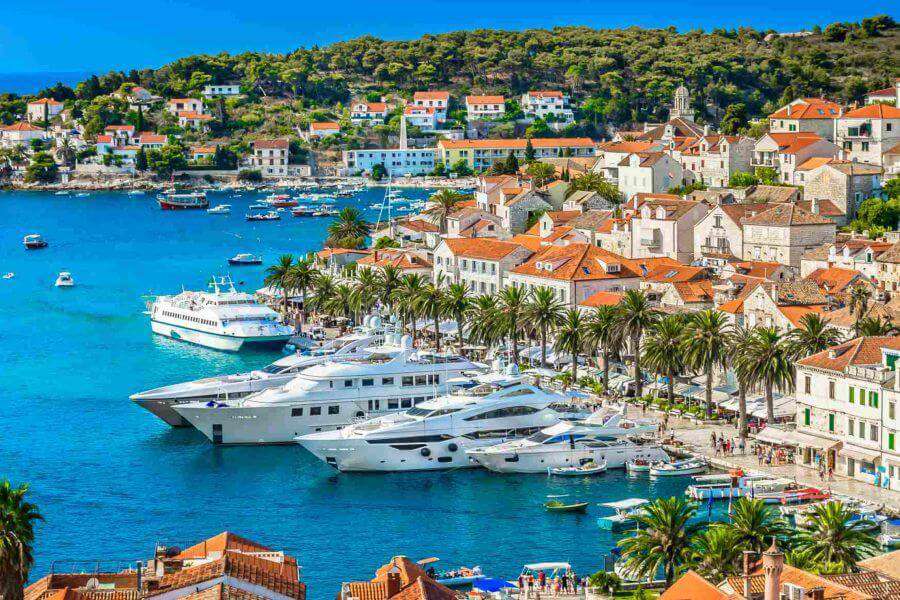 Отримати<br> <b>грома­<wbr>дянст­<wbr>во ЄС</b><br> <span>в строк від 12 місяців</span>