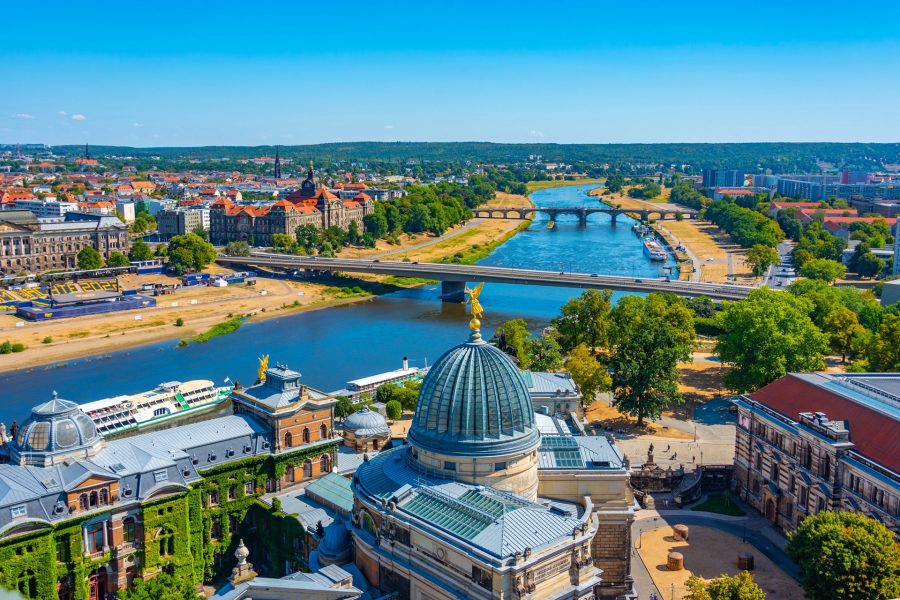 Вид на Академію мистецтва та річку Ельба, Дрезден, Німеччина