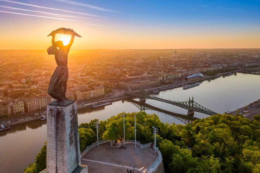 Як отримати посвідку на проживання в Угорщині